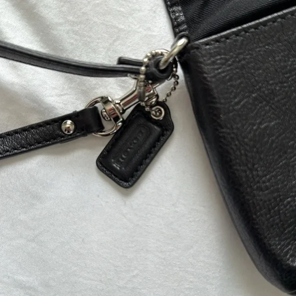 Vintage Coach Pleated Leather Wristlet - Picture 5 of 8